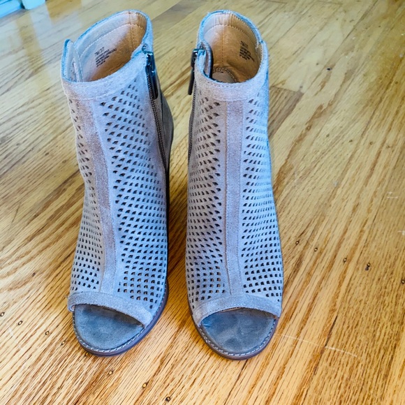 Boots - Picture 5 of 6